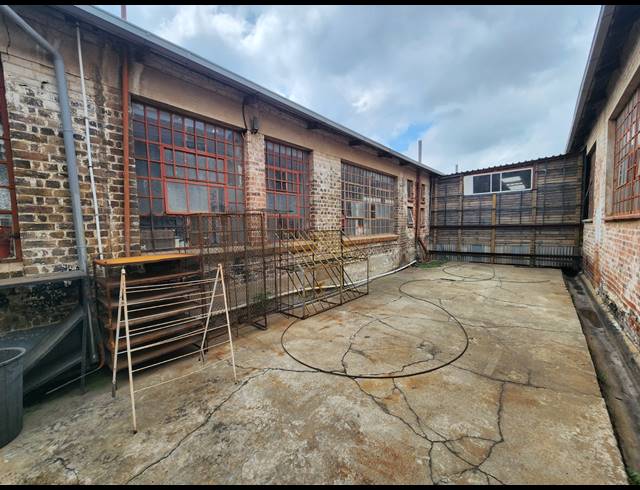 399M² WAREHOUSE TO LET IN WYCHWOOD